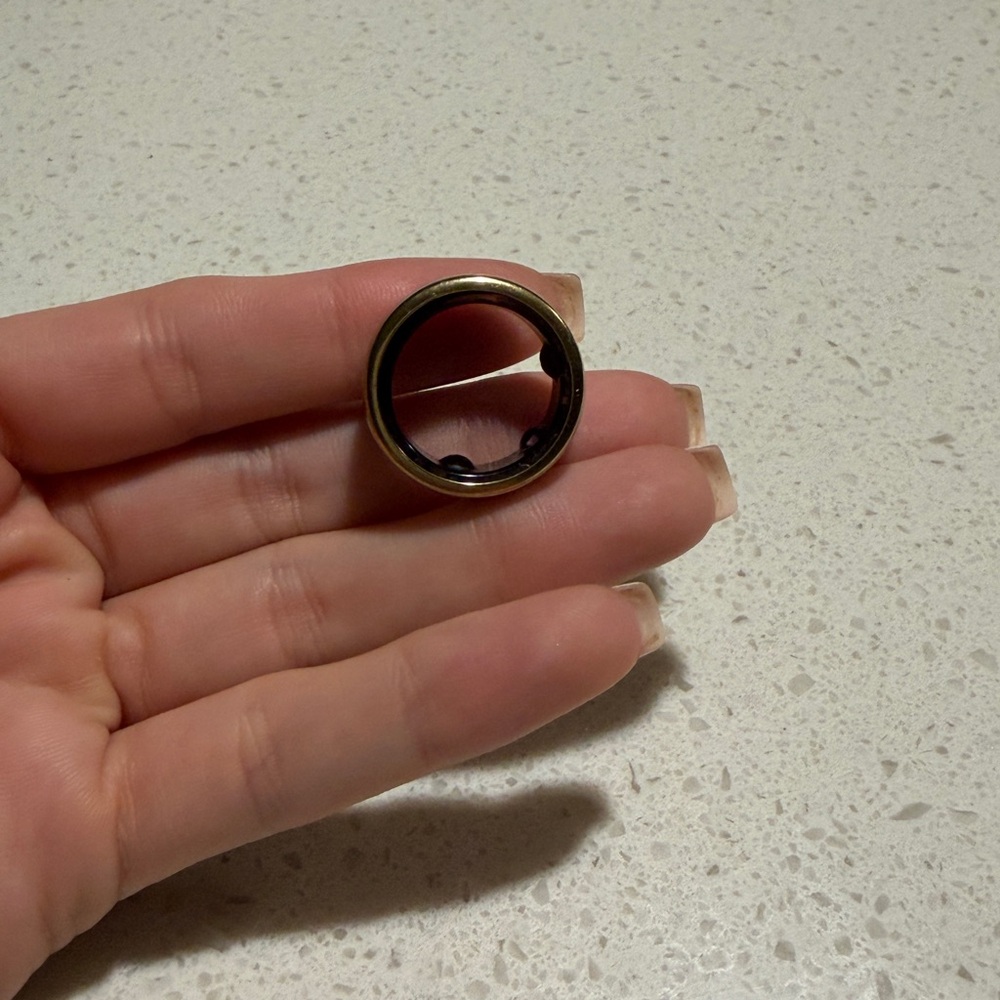 Gold Oura Ring - Gen 3 - Size 7 - Picture 6 of 7